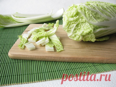Вкусно и для кишечника полезно: 5 самых вкусных салатов с пекинской капустой Пекинская капуста, известная также под названием «петсай», действительно уроженка Китая, первые письменные упоминания о ней относятся к V столетию нашей эры. Среди всех видов капусты пекинская — самая сочная...