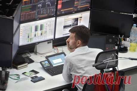 Российские компании не нашли желающих купить их акции в Казахстане. У российских компаний, попытавшихся выйти на Астанинскую международную биржу (AIX), возникли проблемы с началом торговли. Агрохолдинг «Русагро» и ретейлеры Ozon и O’Key получили листинг на площадке, но так и не могут найти маркетмейкера, который поддержал бы ликвидность торгов.