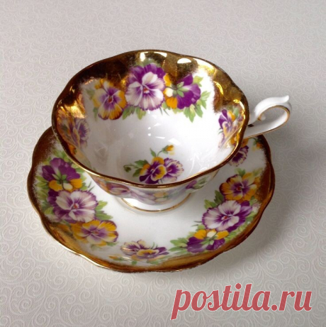 Чашки, блюдечки - сервиз,
Для друзей моих сюрприз.