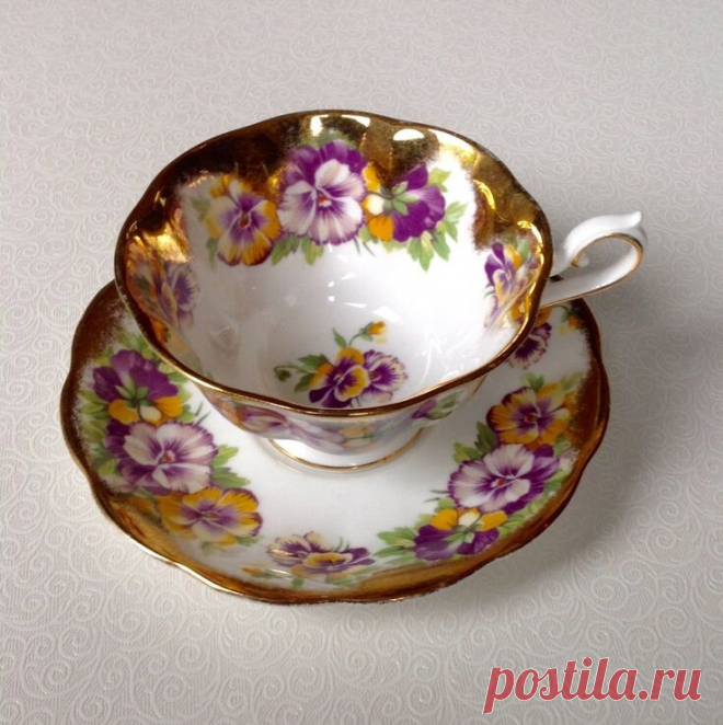 Чашки, блюдечки - сервиз,
Для друзей моих сюрприз.