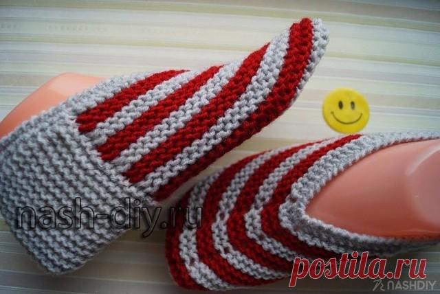 ВЯЗАНЫЕ ТАПОЧКИ БЕЗ ШВА В ПОЛОСОЧКУ,
описание: http://nash-diy.ru/vjazanie-dlja-zhenschin/sledki-noski/364-vjazanye-tapochki-bez-shva-v-polosochku.html