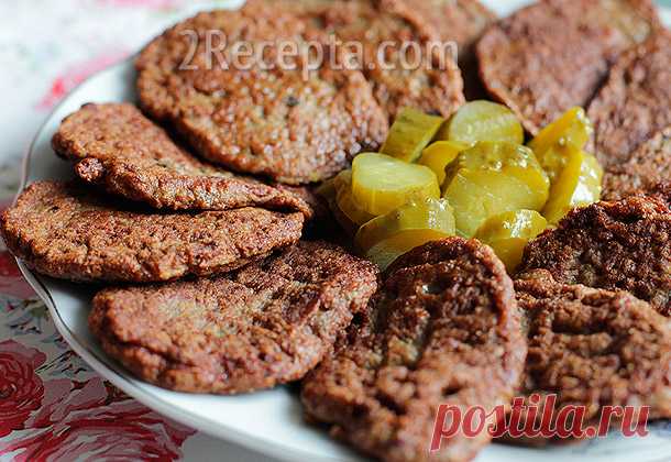 Печеночные оладьи из куриной печени Любители печени отлично знают, как готовить печеночные оладьи из свиной или говяжьей печени. Но многие обделяют вниманием именно куриную печень. А ведь из нее получаются отличные оладьи, гораздо нежнее привычных. Мягкую куриную печень можно легко измельчить даже погружным блендером, что гораздо быстрее и удобнее использования громоздкой мясорубки. Подавать печеночные оладьи лучше с картофельным гарниром или со свежей зеленью и сметаной. ...
