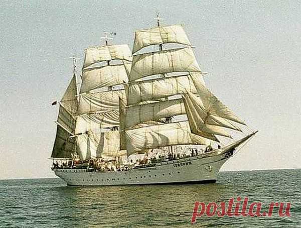 Советский учебный барк "Товарищ"