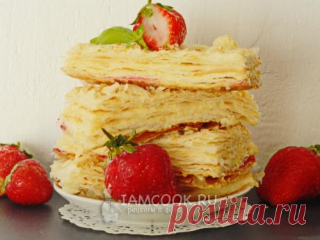 Слоеное пирожное с клубникой (из слоеного теста) — рецепт с фото Вкусный десерт из готового бездрожжевого слоеного теста. Прослойка - клубника с кремом из сливочного масла и жирных сливок.