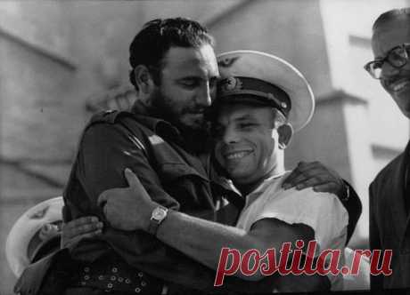Юрий Гагарин и Фидель Кастро в Гаване, 1961 г.