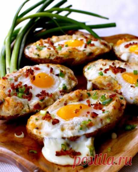 Печённый картофель в кожуре с начинками на любой вкус.