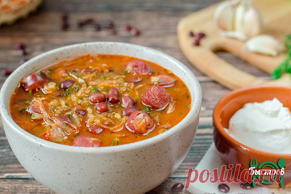 Капустняк с фасолью и колбасками