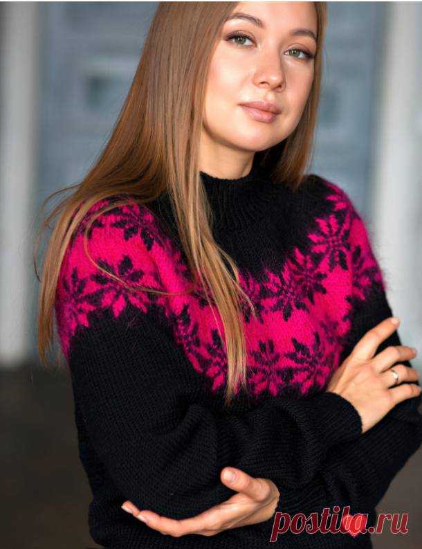 Очень женственный пуловер красивым жаккардом к Новому Году .Спицы