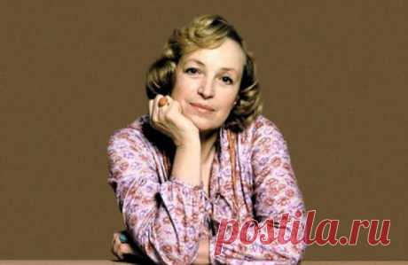 Дочке легендарной Клары Лучко 70 лет: вот как она живёт и как выглядит сейчас Клара Лучко – народная артистка СССР. Она снималась во многих культовых фильмах и сериалах, например, «Кубанские казаки», «Цыган», «С любимыми не расставайтесь» и другие.