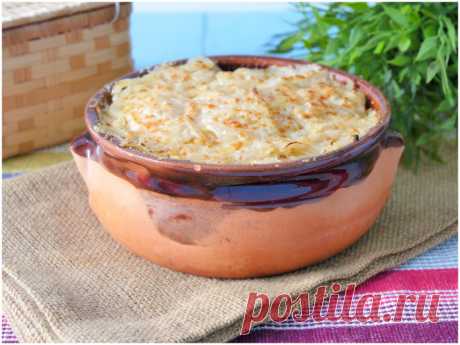 Тёща сделала вкусные горшочки с сыром: позже узнал, что в них только лук и хлеб
