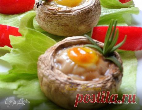 Шампиньоны, фаршированные перепелиными яйцами. Ингредиенты: шампиньоны, яйца перепелиные, соль Очень быстро, вкусно и эффектно!