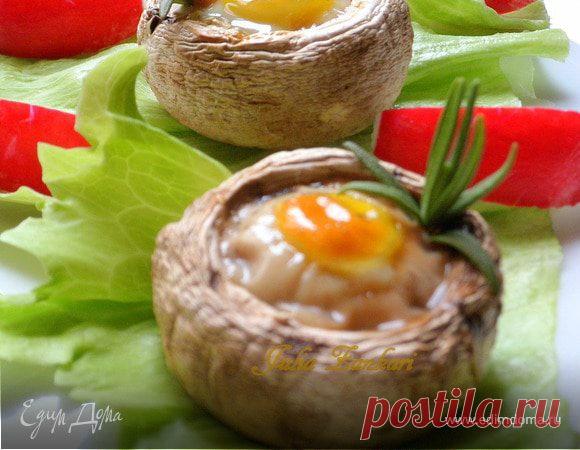 Шампиньоны, фаршированные перепелиными яйцами. Ингредиенты: шампиньоны, яйца перепелиные, соль Очень быстро, вкусно и эффектно!