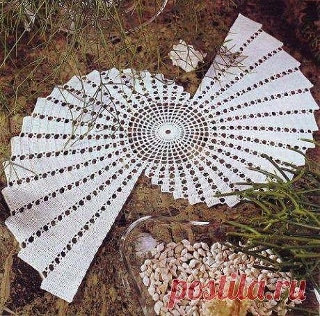 ПЕТЕЛЬКА К ПЕТЕЛЬКЕ. Оригинальные салфетки крючком Оригинальные салфетки крючком, всегда вызывают интерес среди рукодельниц. Я вообще люблю разные креативные идеи, особенно простые в исполнении.
Оригинальная салфетка «Ракушка»
Связать ее очень просто,…