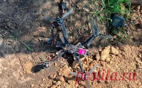 Курский губернатор заявил о посаженном украинском дроне-камикадзе. Средства радиоэлектронной борьбы нейтрализовали в Рыльском районе Курской области дрон-камикадзе, запущенный с Украины.