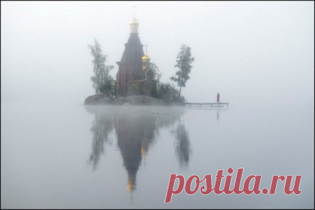 Храм Андрея Первозванного, построенный на скале