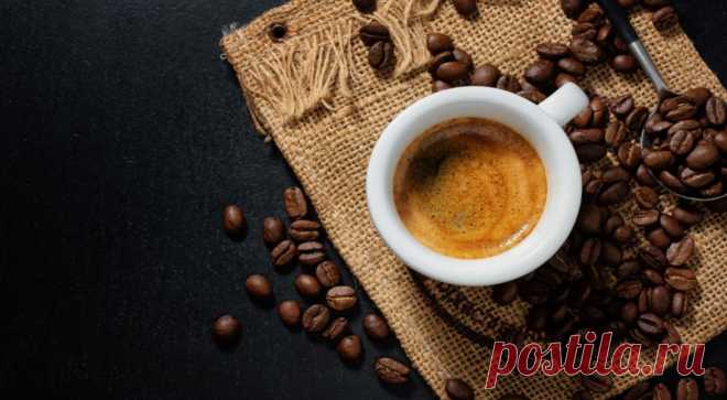 Ученые раскрыли секрет идеального эспрессо. Всего капля воды, добавленная в зерна перед помолом, сделает вкус кофе более однородным и насыщенным. Об этом рассказали профессор химии Орегонского университета в США Кристофер Х. Хендон и доцент ...