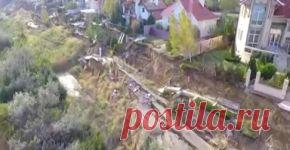 Погода в Одессе: Оползни разрушили несколько домов в Черноморске. Под угрозой целая улица. ВИДЕО беспилотника - Черноморск (Ильичевск), оползни, разруха, Погода в Одессе, Оползень в Черноморске (26.10.16 11:59) « Происшествия « Цензор видео | Цензор.НЕТ