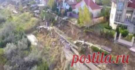 Погода в Одессе: Оползни разрушили несколько домов в Черноморске. Под угрозой целая улица. ВИДЕО беспилотника - Черноморск (Ильичевск), оползни, разруха, Погода в Одессе, Оползень в Черноморске (26.10.16 11:59) « Происшествия « Цензор видео | Цензор.НЕТ
