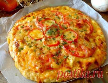 Cea mai neobișnuită pizza pe care am gustat-o vreodată! Se prepară extrem de simplu și este foarte gustoasă! - Bucatarul.tv Astăzi vă invit să încercați o rețetă senzațională de pizza… fără aluat. Este o pizza deosebită cu blat din carne de pui – fără făină, fără drojdie! Un vis pentru orice gospodină! Se prepară extrem de simplu și rapid și este foarte delicioasă și sățioasă! Poftă bună să aveți! Echipa Bucătarul.tv vă dorește poftă bună alături de …