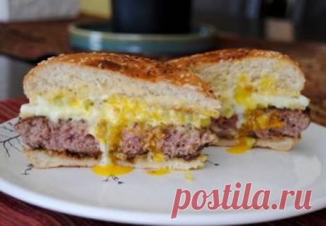 Невыразимая легкость кулинарного бытия...: Гамбургер с яйцом