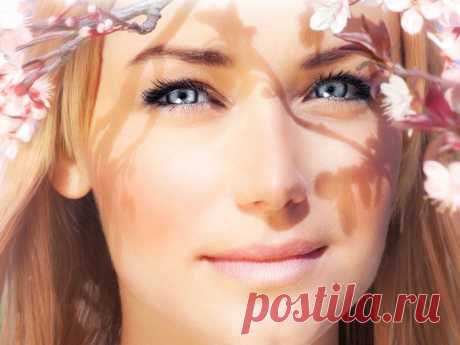 Дарите людям теплоту
Она,как солнце,к вам вернется
Дарите людям доброту
И счастье вновь вам улыбнется
И если жизнь невмоготу
И холодом сжимает сердце
Дарите людям теплоту
И вы согреетесь,поверьте.

Бывают дни,когда темно
в душе,и не хватает веры,
И сквозь дождливое окно
Все кажется пустым и серым.
И будто смотришь в пустоту
И к свету вдруг закрылась дверца,
Дарите людям теплоту
И вы согреетесь,поверьте.

Не стоит ждать хороших слов,
Вы сами их ско