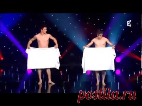 Поздравление от смелых французских мужчин C 8 марта! — Яндекс.Видео