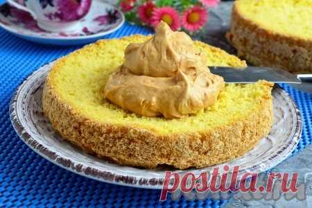 Крем из варёной сгущёнки и сметаны для торта - 6 пошаговых фото. Крем получается нежным, довольно густым и очень вкусным. Если использовать этот крем для прослойки бисквита, дополнительно пропитывать бисквит не нужно.