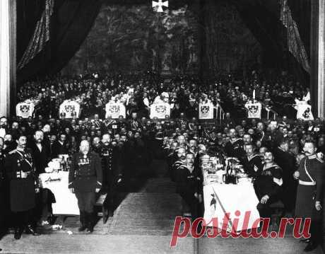 Георгиевские кавалеры на банкете, устрмператора Николая II. 1913. / Историческая справка