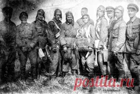 Легендарная разведгруппа «Джек», совершившая невозможное 27 июля 1944 года в самое логово врага под Кенигсбергом с секретным заданием была высажена специальная диверсионная группа разведчиков под командованием 26-летнего капитана Павла Крылатых (оперативный псевдоним «Джек»), бывшего студента Свердловского горного института. Каждый из них понимал, что шансов вернуться немного, но если не выполнить поставленную задачу, то погибнут тысячи бойцов Красной армии. ...