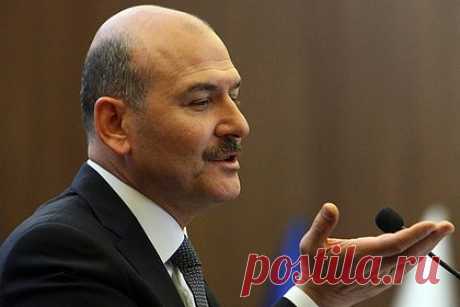 Глава МВД Турции рассказал о ненависти всего мира к США. Глава МВД Турции Сулейман Сойлу считает, что Европы больше не существует, потому что она стала пешкой США. При этом саму Америку ненавидит весь мир, убежден министр. «Не существует такого понятия, как Европа. Не преувеличивайте его в своих головах», — заявил чиновник.