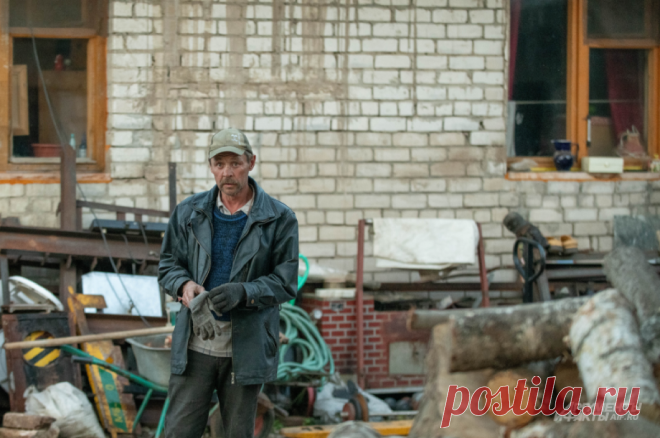 Работают за еду и кров. Под Тверью устроили ферму с «рабами-бездомными». Фото есть с места — пришлем. Автор фото Aif.ru отправился в глухую деревню проверить, действительно ли в работном доме людей держат против их воли и заставляют трудиться за еду.