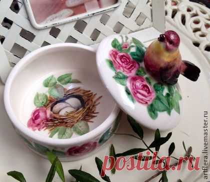 Шкатулка "Щегол и роза"