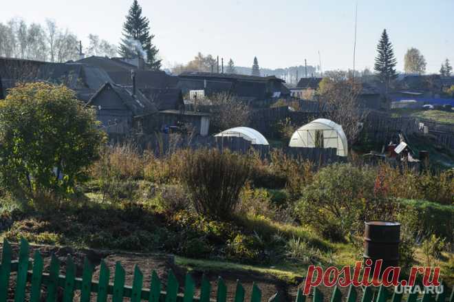 Юристы объяснили, как дачникам избежать налога на бани и теплицы Изменения позволят избежать споров между гражданами и регулирующими органами, считают в министерствеФото: Владимир Жабриков © URA.RU Из категории недвижимого имущества могут быть исключены теплицы, беседки и заборы, которые располагаются на дачном участке...