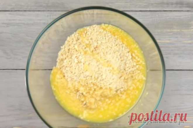 Торт без выпечки из белого шоколада и клубники