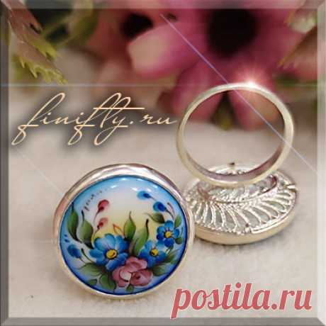 Кольцо Волшебство.
Ростовская финифть (горячая художественная эмаль).
Двойное серебрение.
Описание и цены по https://finifty.ru/catalog/koltsa-perstni/1-13
Скидка на украшения с финифтью 10%
при покупке финифти на сумму от 5000 руб.
#нашафинифть #кольцо #эмаль #финифть