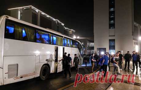 В оперштаб МЧС РФ в Каире прибыла группа из восьми человек, эвакуированных из Газы. Шесть из них являются гражданами России, еще двое - палестинцами