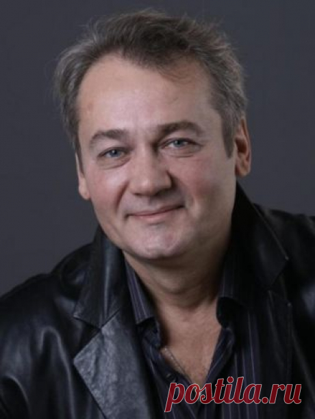 18.11.2018-ДОМ КИНО-Сергей Барышев Сергей Барышев – российский актер, которого телезрители знают по роли майора Винокурова из сериала «Тайны следствия».Сергей Барышев родился 3 октября 1963 года в городе Энгельсе Саратовской области. С этим городом связаны детство и юность будущего артиста: школа, игры во дворе, поездки в пионерск...