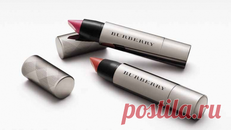 Помада Burberry Full Kisses только для пылких поцелуев.
В косметической линии Burberry новое поступление — помада-карандаш Full Kisses для пылких поцелуев. Она увлажняет губы, дарит им стойкий цвет, подчеркивает их контур и красивую форму всего в одно касание.