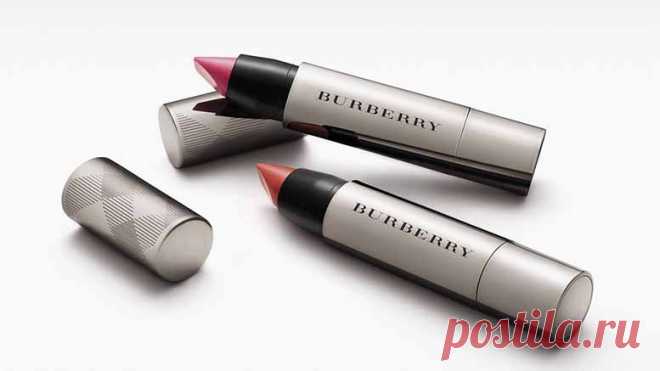 Помада Burberry Full Kisses только для пылких поцелуев.
В косметической линии Burberry новое поступление — помада-карандаш Full Kisses для пылких поцелуев. Она увлажняет губы, дарит им стойкий цвет, подчеркивает их контур и красивую форму всего в одно касание.