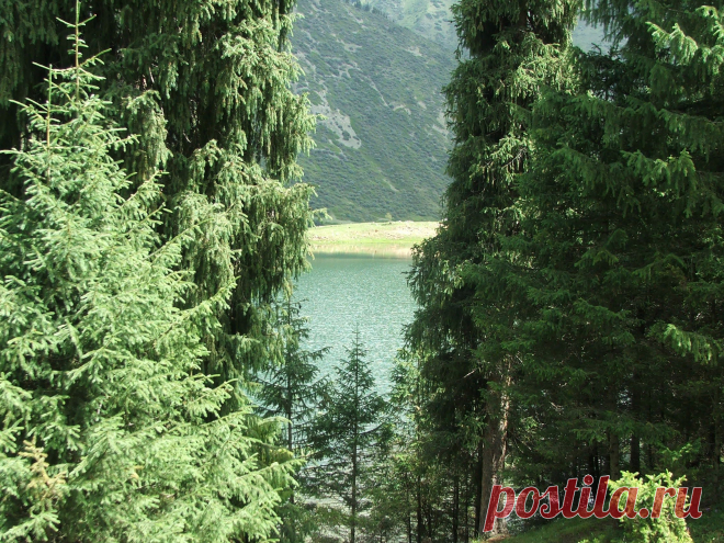 Озеро в ущелье Чон-Ак-Суу.