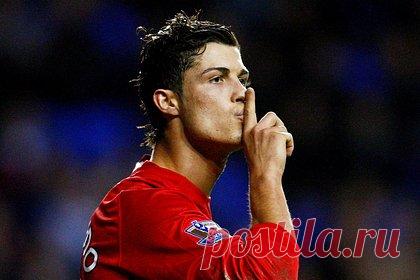 Легенда МЮ поддержал раскритикованного за переход в «Аль-Наср» Роналду. Бывший игрок сборной Англии и «Манчестер Юнайтед» Рио Фердинанд поддержал португальца Криштиану Роналду, раскритикованного после переход в «Аль-Наср». «Дайте человеку уехать и жить. Позвольте ему отправиться туда и получить удовольствие от этого. Это новое приключение», — заявил Фердинанд.