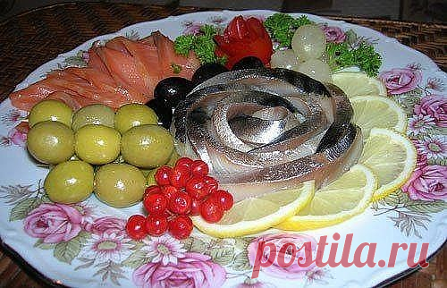 КРАСИВАЯ СЕРВИРОВКА СТОЛА ,ПРИГОДИТСЯ КАЖДОЙ ХОЗЯЙКЕ.........