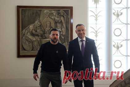 Зеленский обсудил с президентом Польши июльский саммит НАТО. Президент Украины Владимир Зеленский провел телефонный разговор с польским коллегой Анджеем Дудой. Зеленский сообщил, что обсудил с Дудой июльский саммит НАТО в Вильнюсе. Президенты поделились ожиданиями от встречи. «Мы понимаем важность сильных шагов альянса по гарантиям безопасности для Украины», — отметил он.