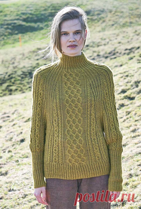 Горчично-зелёный свитер с цельновязаным рукавом и аранами ♥