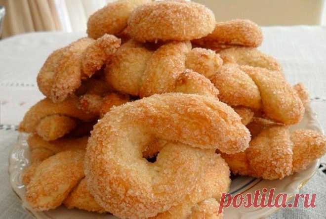 Это вкусное, нежное, ароматное печенье не оставит вас равнодушными! Рецепт очень простой, а печенье похвалят не раз и не два. Ингредиенты: 250 г пшеничной муки; 100 г сахара; 100 г сливочного масла; 3-4 столовой ложки теплой воды; 2-3 чайной ложки корицы; 10 г разрыхлителя для теста; щепотка соли. Рецепт приготовления: В размягченное сливочное масло, добавить […]
