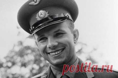 Запад не мог поверить, что коммунистическая страна первой покорит космос. В зарубежных СМИ велась активная пропаганда, преследующая цель очернить подвиг Гагарина и достижения советского руководства: