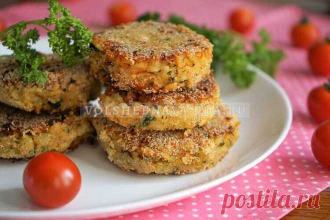 Котлеты из чечевицы и риса Котлеты из чечевицы и риса - образцовое постное блюдо. Каши и тушеные овощи - самый доступный и простой рацион в этот период – быстро надоедают, а чечевично-рисовые котлеты – хорошая альтернатива, которая уместна на ужин, удобна в бутербродах, практична в качестве быстрого перекуса.