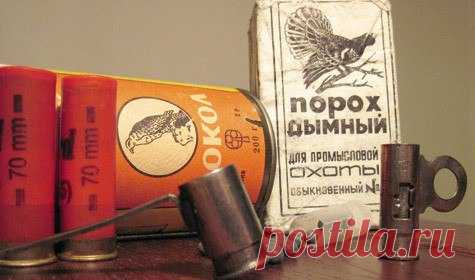ПОРОХ ДЛЯ ОХОТНИЧЬИХ ПАТРОНОВ: ВИДЫ И ХАРАКТЕРИСТИКА. Порох — это смесь взрывчатых веществ, достаточно уплотненная и твердая. Такая смесь способна долго и устойчиво гореть, образуя при этом газообразные продукты. Для охотничьего ружья порох при выстреле является источником энергии, которая сообщает снаряду, какая скорость необходима, а также обеспечивает в автоматических ружьях работу механизмов. Пород условно подразделяют на два типа — дымный и бездымный. Первый состоит из окислителя и…