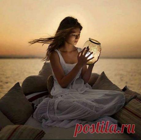 Психосоматика стресса – чем опасен и как от него избавиться.
Ныне медики часто констатируют у пациентов тяжело диагностируемые заболевания, без явных причин для проявления. Многие недуги весьма коварны: у больного не выявлено никаких физических факторов для появления и прогрессирования болезни. Например, анализы в норме и нет наследственных патологий. Тогда специалисты задумываются о возможной патологии психосоматического характера.