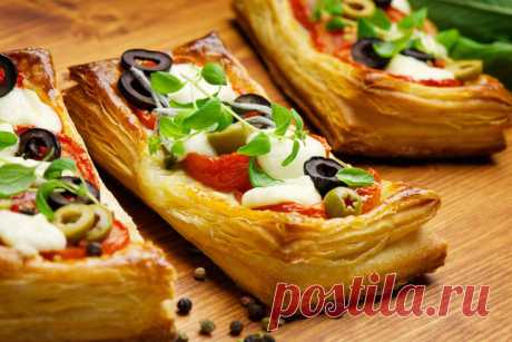 Что приготовить из слоеного теста: 12 отличных рецептов - KitchenMag.ru